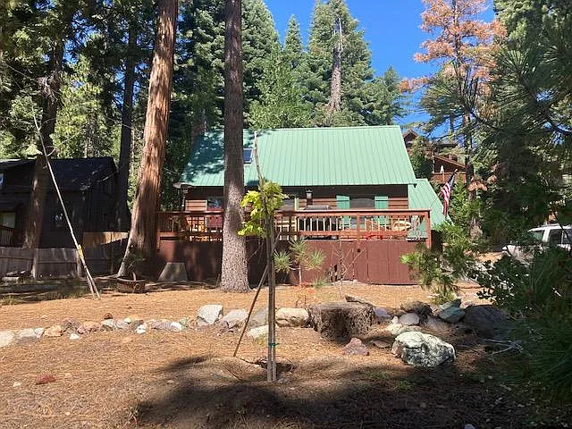 1536 Pine Ave — Photo 1