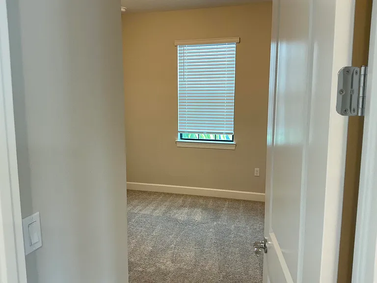 293 SW Sally Way — Photo 18