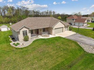 5802 Creek Crest Ln, Little Suamico, WI 54141