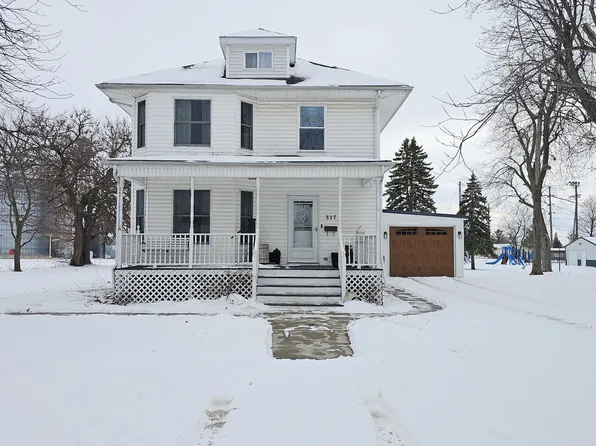 317 E 4th St, Gridley, IL 61744