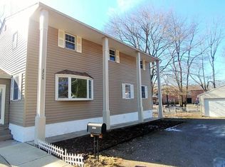 2726 Century Ln, Bensalem, PA 19020