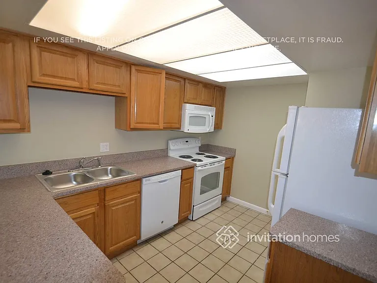 414 Sonesta Ct — Photo 3