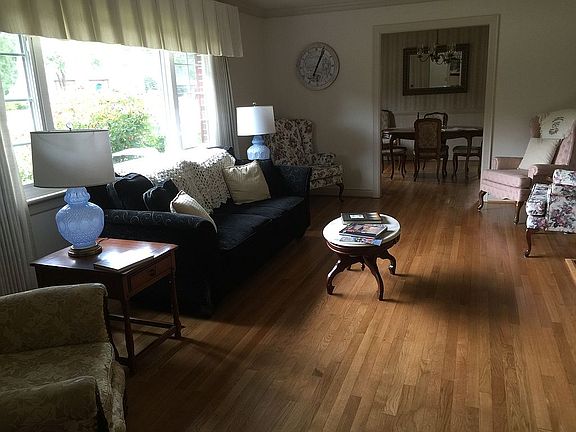 2nd image of 914 Mansion Dr