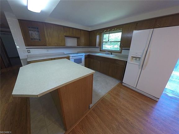3rd image of 323 S Marion Ave