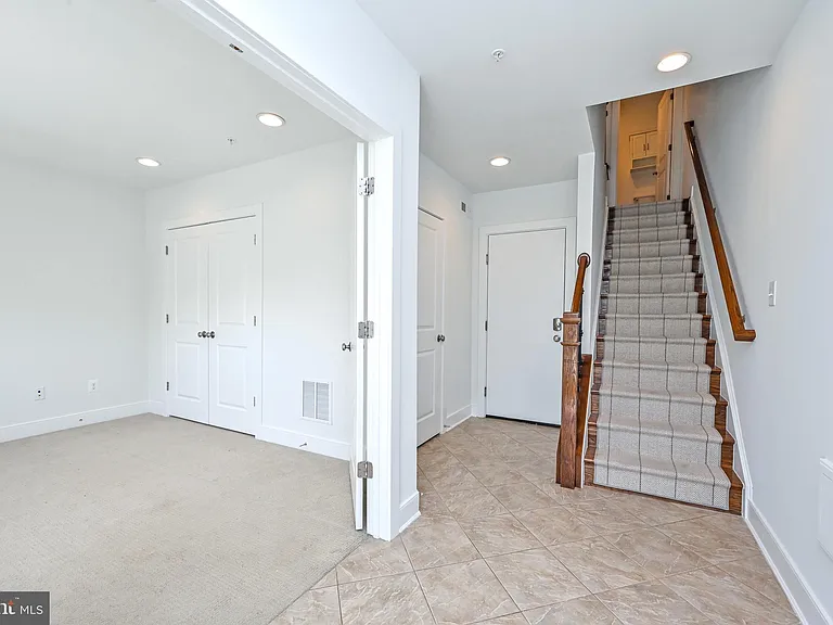 8337 Looking Glass Way — Photo 9