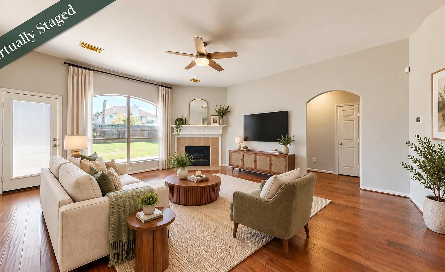 3 bed, 2.0 bath, 1936 sqft, $2,400 — Photo 1