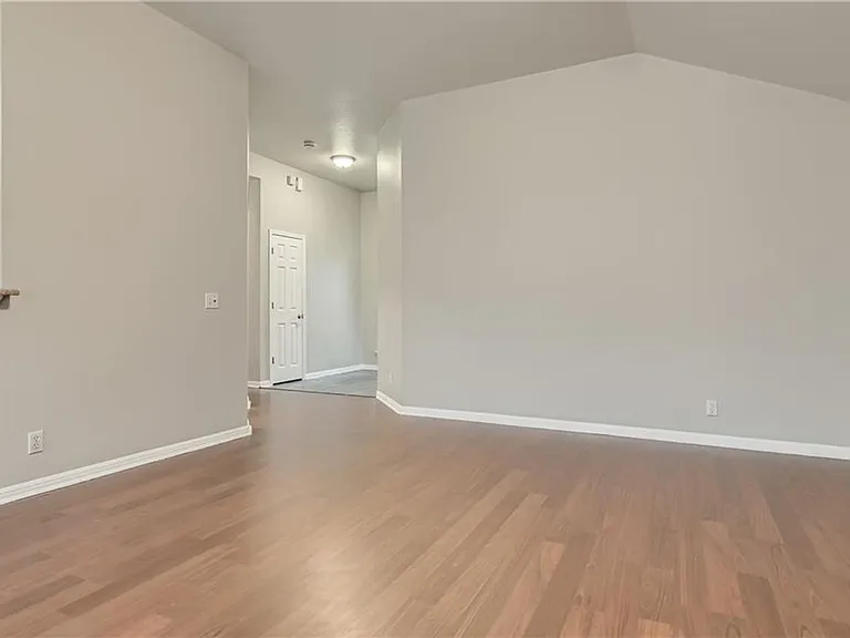 113 Cassandra Dr — Photo 5