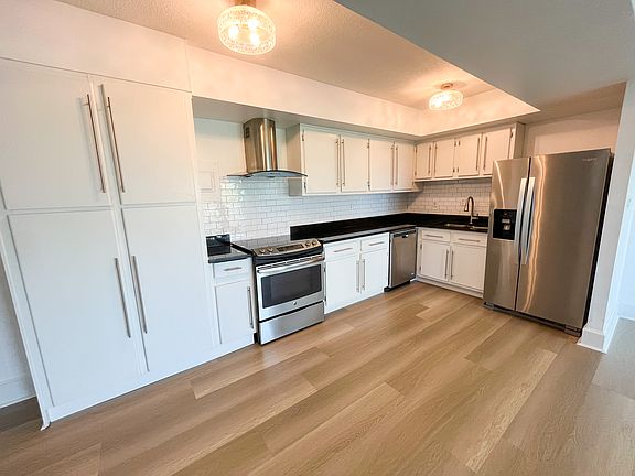 4th image of 2401 Bayshore Blvd Unit 509
