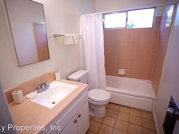 5th image of 7100 Fulton Ave APT 18