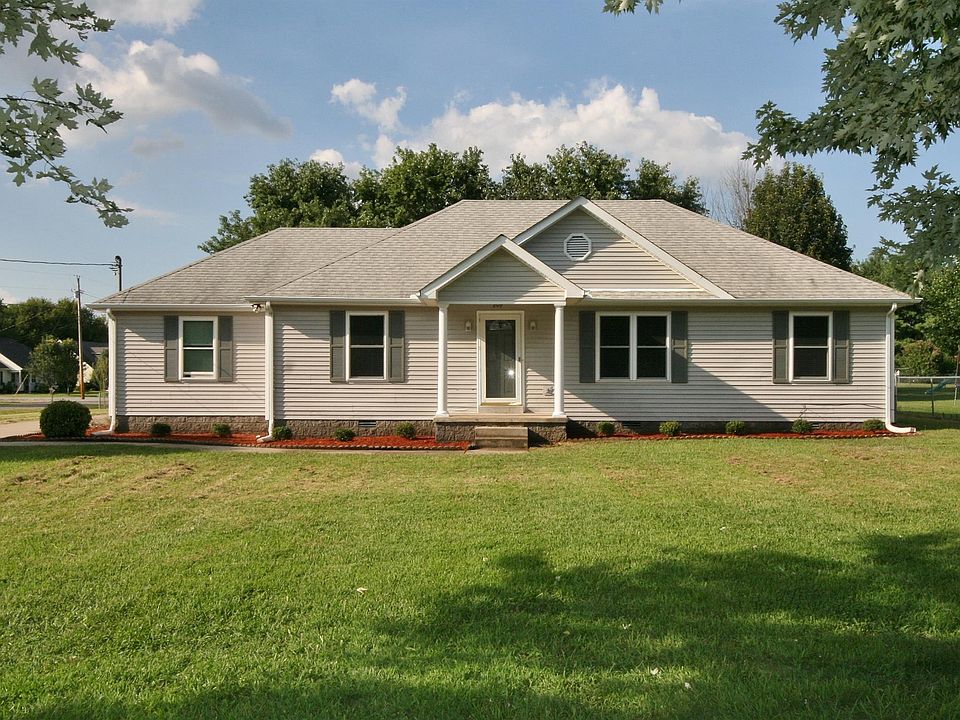 1st image of 209 Applewood Ln