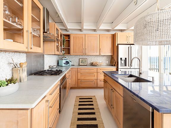 3rd image of 102 Surfside Ave