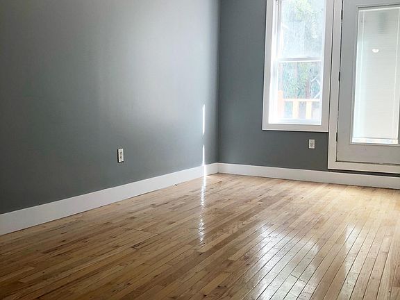 3rd image of 1354 Findlay Ave #1B