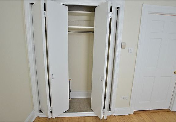 4th image of 305 W 45th St APT 2d