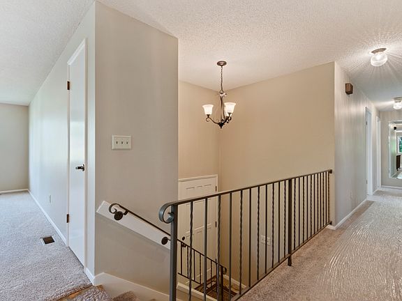5th image of 109 W Brierwood Ave