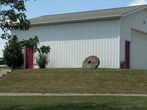 Pole building/Garage