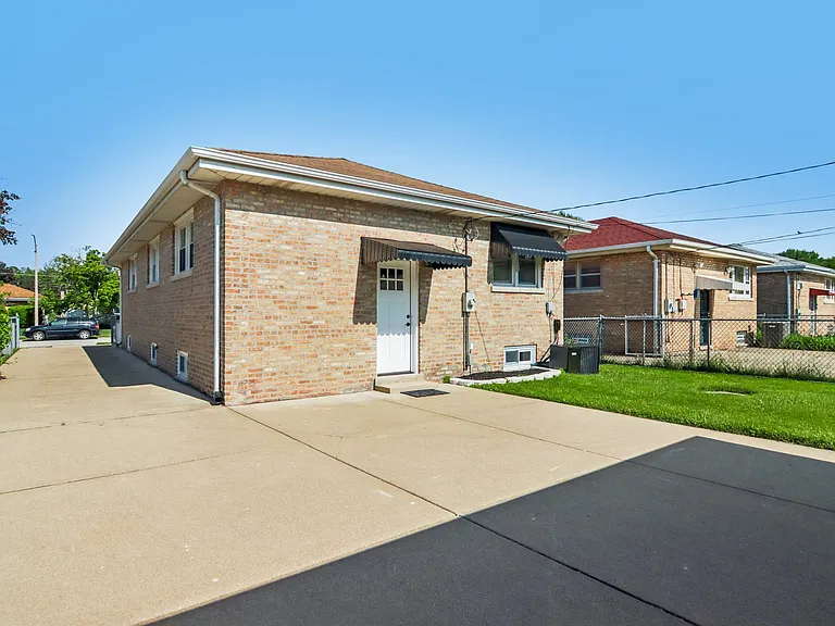 8804 S Fairfield Ave — Photo 16