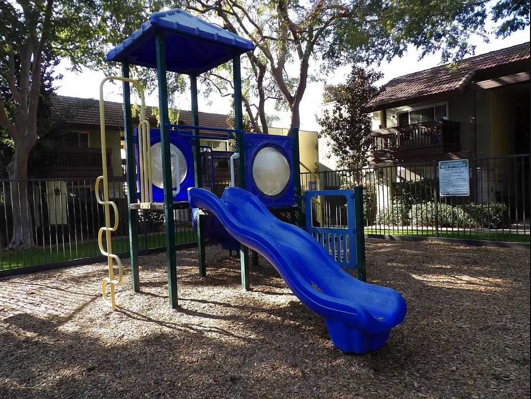 2 bed, 1.5 bath, 960 sqft, $1,600 — Photo 3