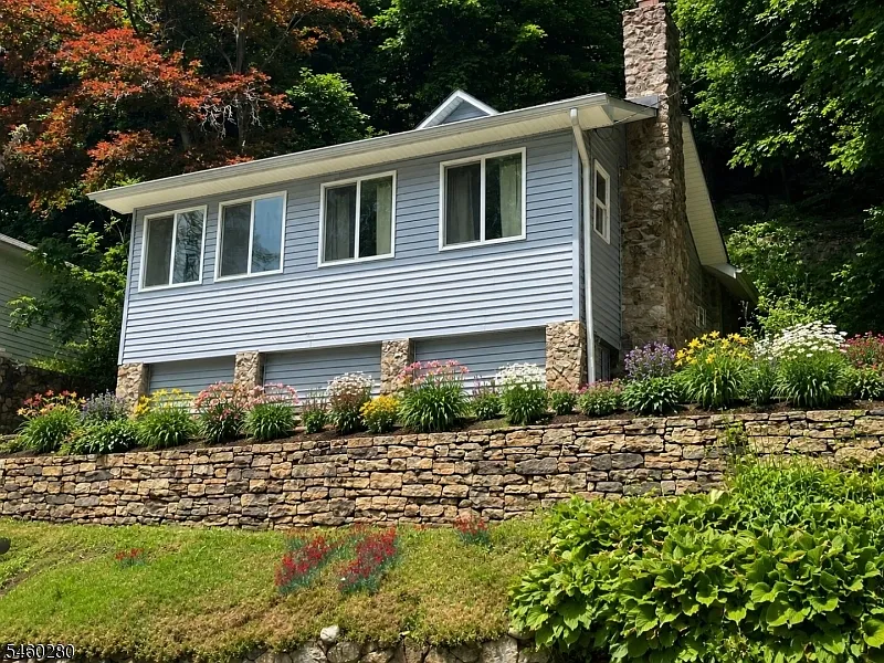2 bed, 1.0 bath, $1,950 — Photo 1