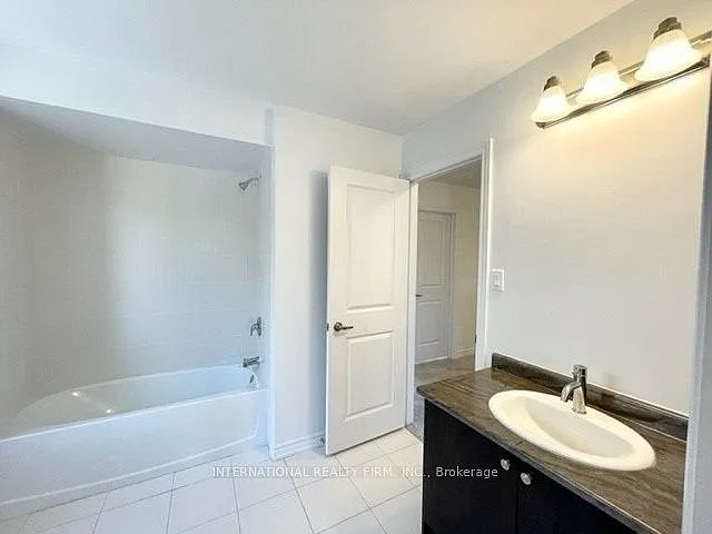 240 Ridley Cres — Photo 27