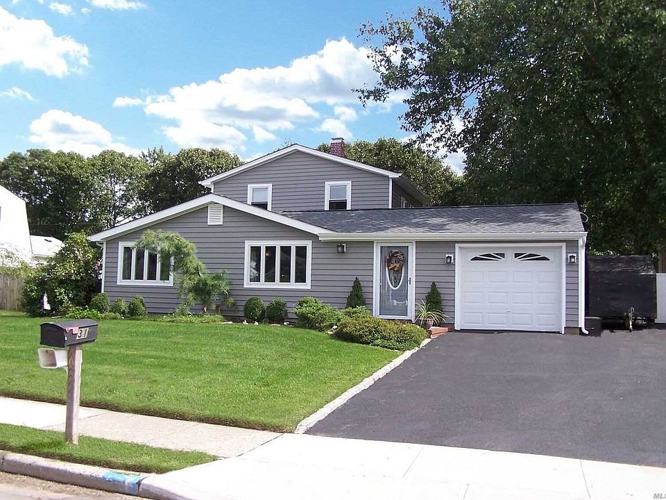 1st image of 31 Imperial Dr