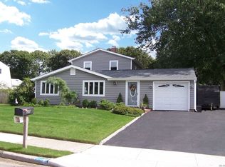 31 Imperial Dr, Selden, NY 11784