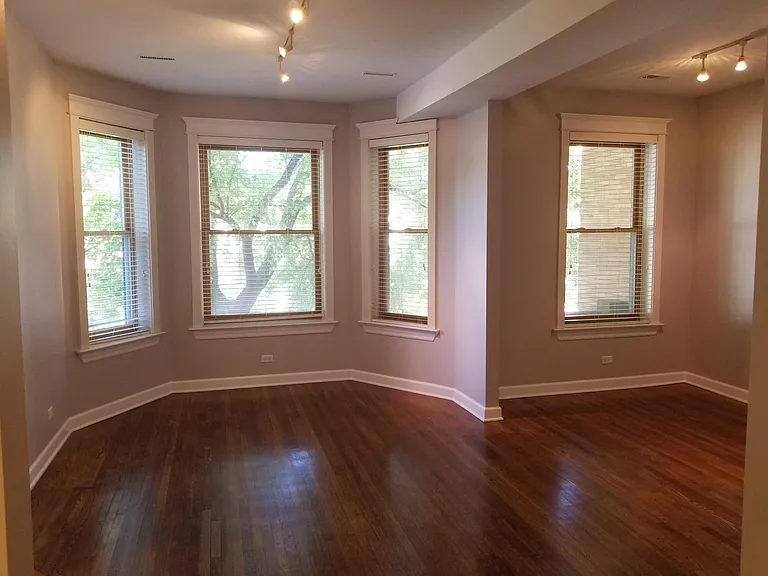 3827 N Wilton Ave #2 — Photo 4