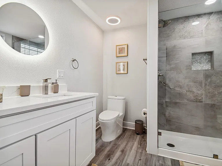 2506 W Main St — Photo 18