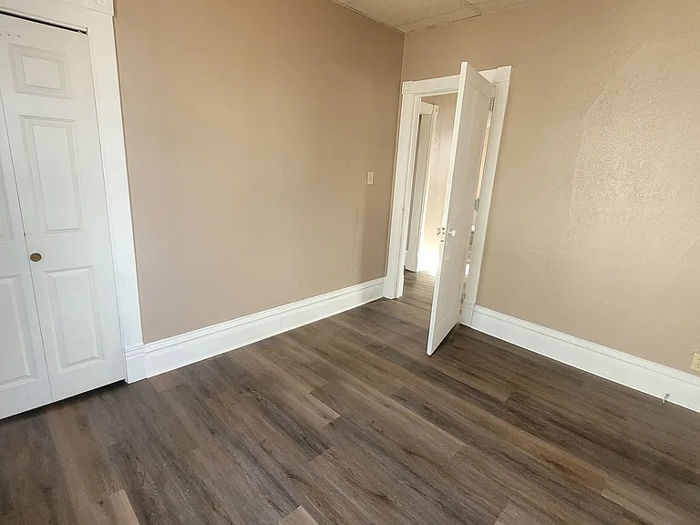 2905 Burden St — Photo 5