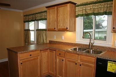 3rd image of 2883 Garfield Blvd
