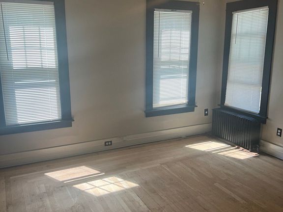 4th image of 46 N Main St #3