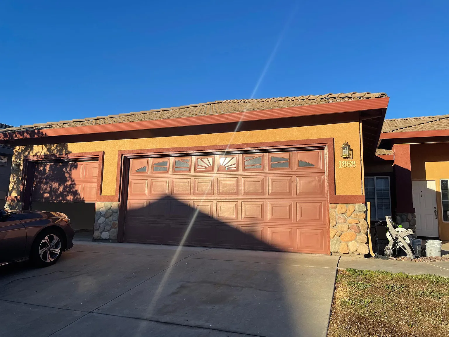1868 Burgandy Dr — Photo 2