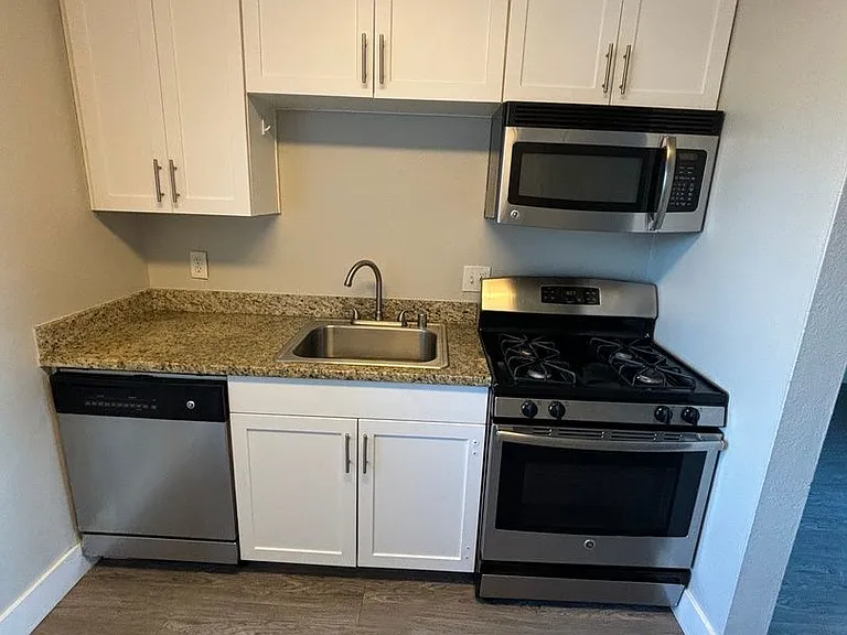 Sutter Crossing Apartments — Photo 3