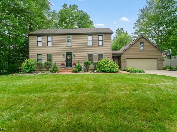 423 Janet Dr, Canfield, OH 44406