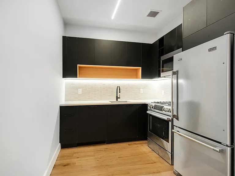 71 Cooper St #4B — Photo 6