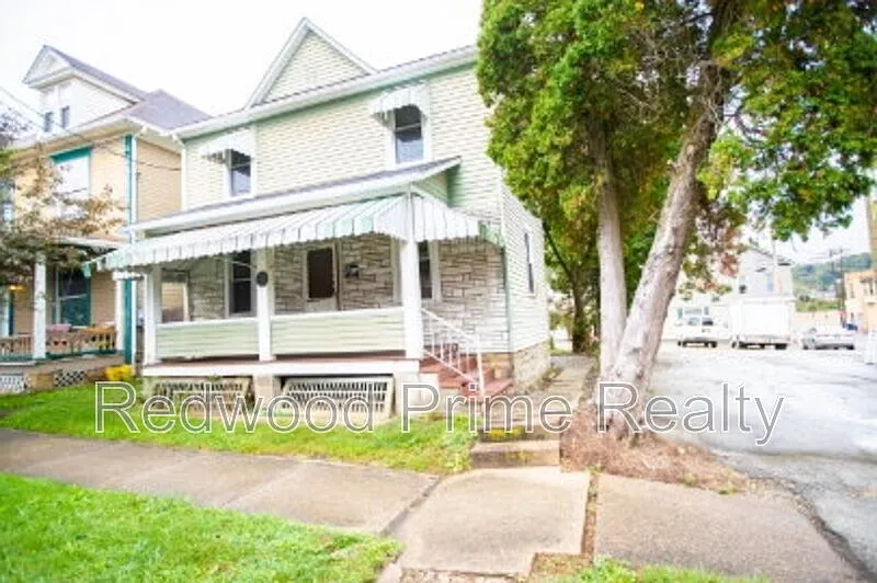3 bed, 1.0 bath, $900 — Photo 1