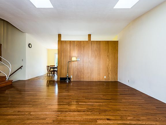 3rd image of 2812 Morton Ave