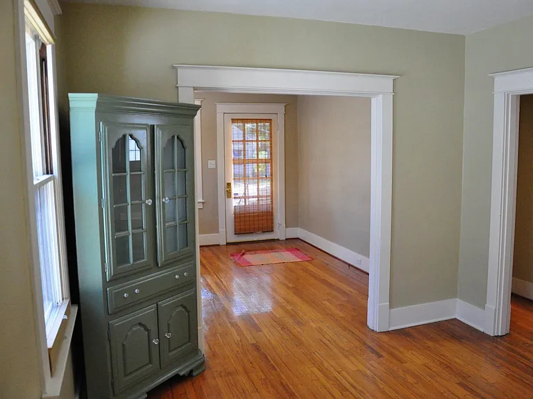 3829 Elmwood Ave — Photo 4