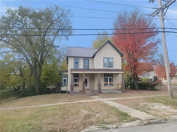 603 S Walnut St, Garnett, KS 66032