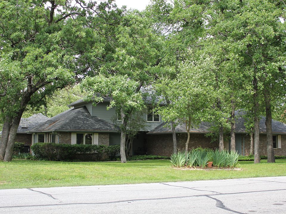 1/3 acre heavily treed golf course lot
