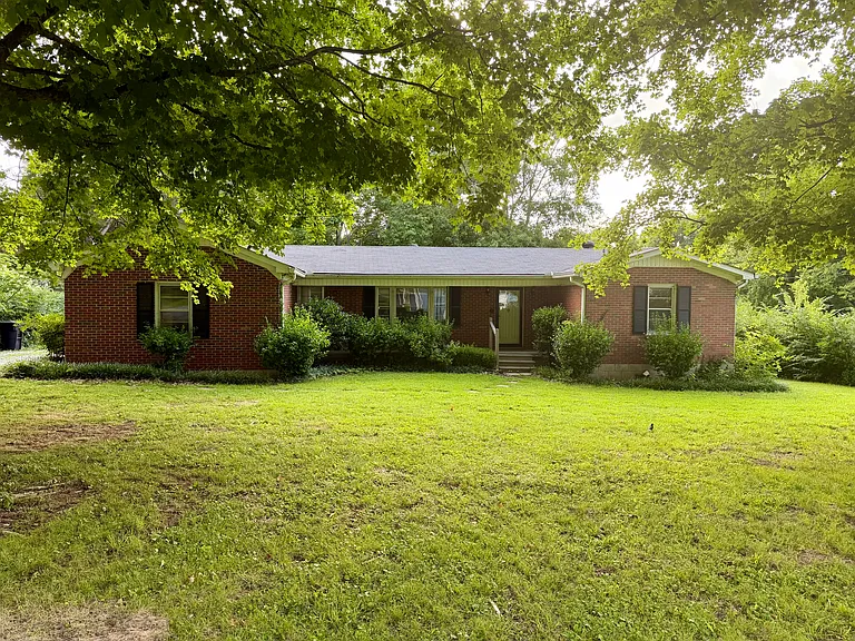 422 Eddy Ln — Photo 1