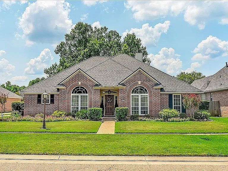 1st image of 423 Prestonwood Dr