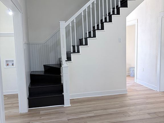 2nd image of 208 Lewis St