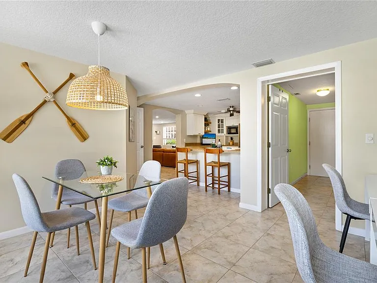 2365 Bay St — Photo 24