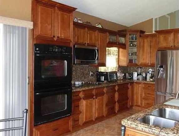 5th image of 561 Lowell Ln