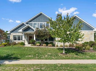 1803 Creek Wood Dr, Dubuque, IA 52003