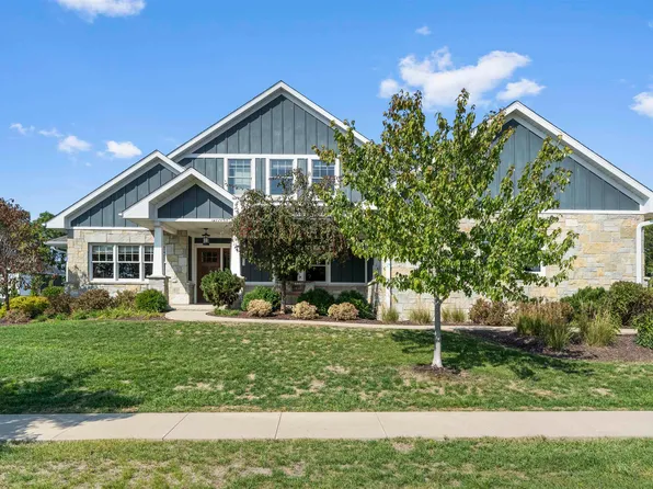 1803 Creek Wood Dr, Dubuque, IA 52003