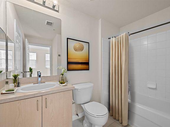 5th image of 533 NE 3rd Avenue #323