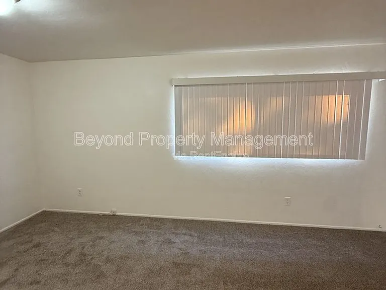 4439 Menlo Ave — Photo 5