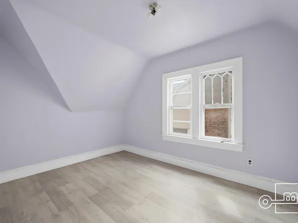 968 East 10th Street image 13 of 16