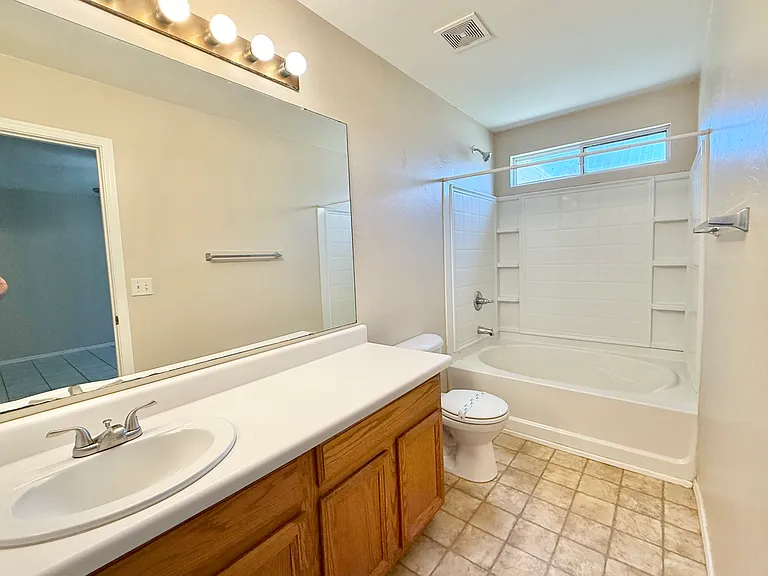 1533 S 121st Dr — Photo 11